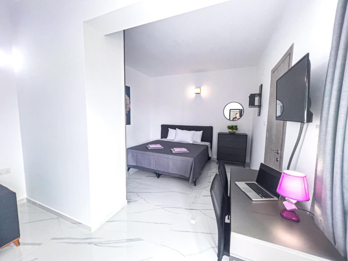Giorgis Luxury Apartments アヤナパ エクステリア 写真