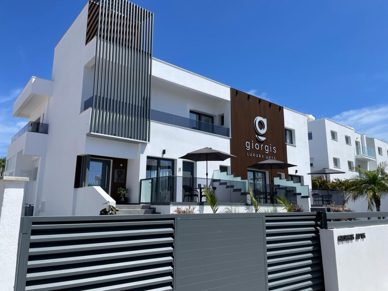 Giorgis Luxury Apartments アヤナパ エクステリア 写真